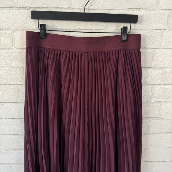 LANE BRYANT Maroon Pleated Midi Skirt - Picture 2 of 6